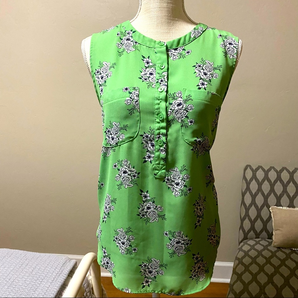 Ann Taylor LOFT Size Medium Green Floral Pattern Sleeveless Career Blouse